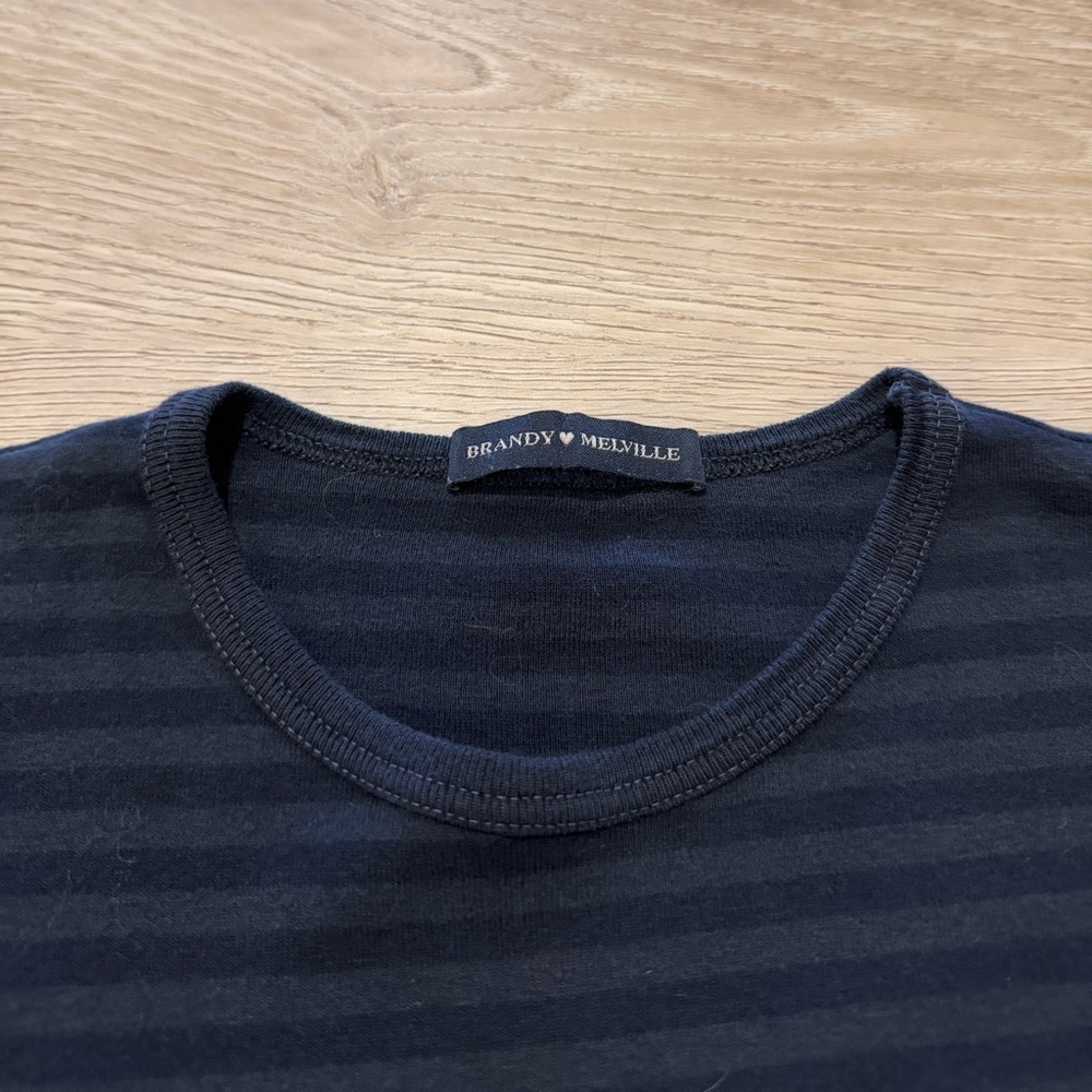 Brandy Melville Hailie Stripe Top Navy Blue Raw Hem - Picture 6 of 8